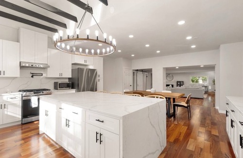 Annandale House | Love at first stay! Luxury 4 bed 4 bath near DC! Clean with EV charger! Family!