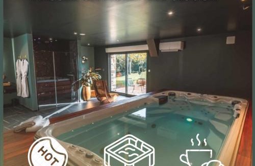 Argentre-du-Plessis Apartment | Love gite avec Spa nage privatif et espace coquin - Le Secret de l'Elixir