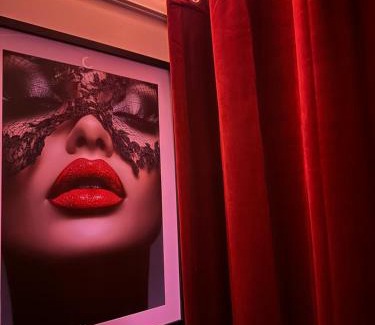 Bourg-l'Eveque Hotel | Love Horizons - Suite vue panoramique - Spa privatif - Rennes Centre