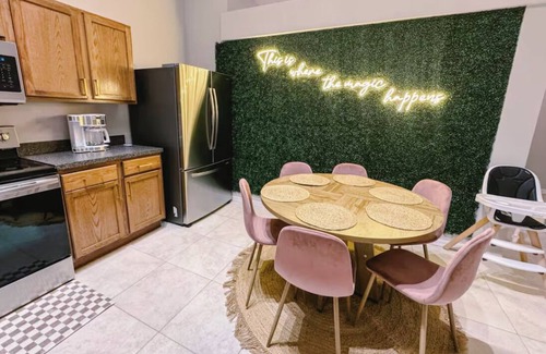 Port Saint Lucie House | Love Islander's Retreat - Sleeps 14 with Pool & Game Room
