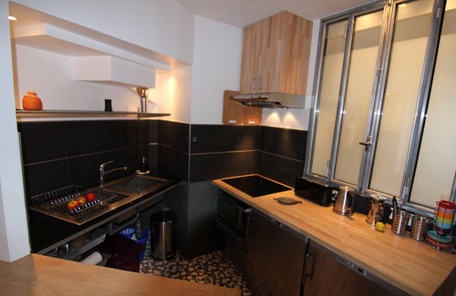 Belleville Apartment | Love Nest In Paris quiet & Good Light Sun