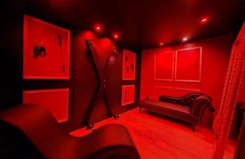 Betschdorf Apartment | Love room Émeraude & Pièce Secrète