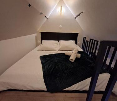 Betschdorf Apartment | Love room Émeraude & Pièce Secrète