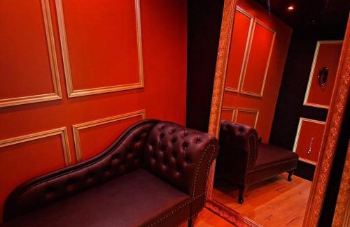 Betschdorf Apartment | Love room Émeraude & Pièce Secrète