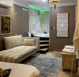 Saint-Rambert-d'Albon Apartment | Love Room 1001 nuits & Balnéo