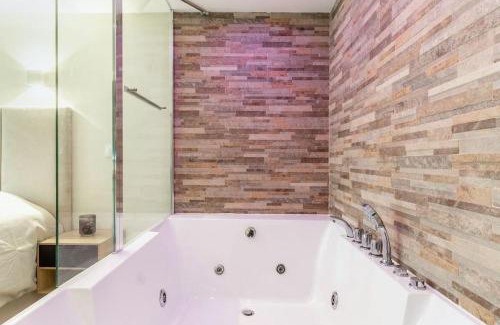 Villeneuve-le-Roi Apartment | Love Room avec Jacuzzi, Le Saccard