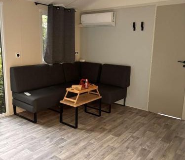 Henonville Ski Chalet | Love room