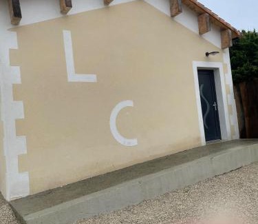 Paizay-le-Chapt Apartment | Love room