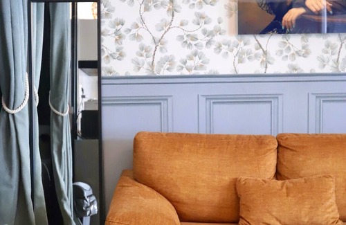 Rive Droite Apartment | Love Room La Petite Suite