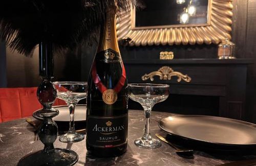 Downtown Angers Bed & Breakfast | Love Room Secrète Les Petits Plaisirs