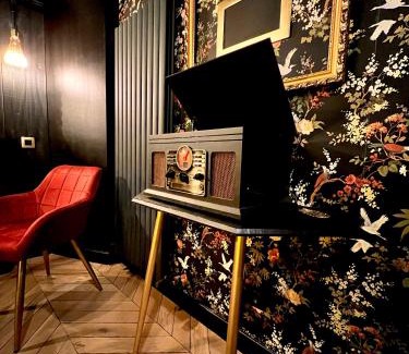 Downtown Angers Bed & Breakfast | Love Room Secrète Les Petits Plaisirs