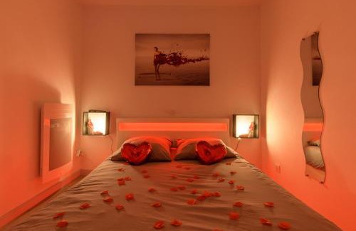 Le Puy-en-Velay Apartment | Love Room - Suite romantique avec spa privatif