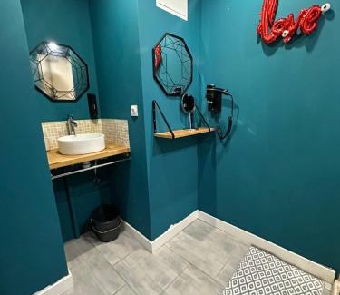 Wasquehal Apartment | Love & Spa - Jacuzzi - Netflix - Métro - Wifi