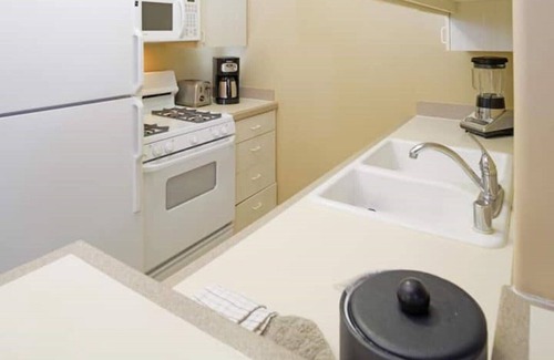 Canyon Corridor Condo | LOVE this POOL! WATERFALLS! 2br SLEEPS 6! KITCHEN!