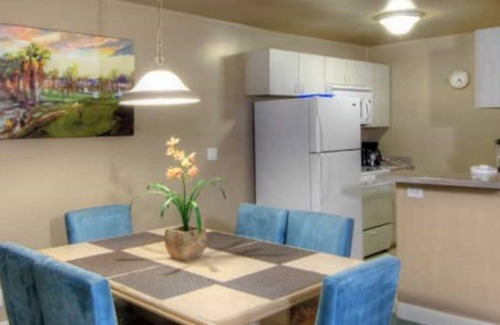 Canyon Corridor Condo | LOVE this POOL! WATERFALLS! 2br SLEEPS 6! KITCHEN!