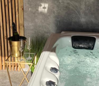 Oyre Apartment | Love You Suite Romantique Spa 25min du futuroscope