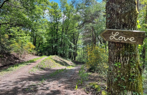 Chataigneraie Cantalienne Ski Chalet | Love yurt with steam room