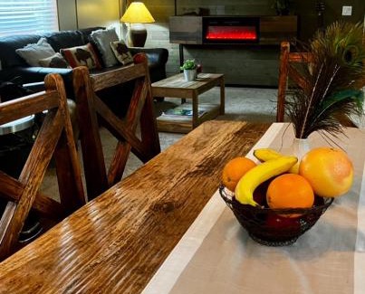 East Thermopolis House | Loved By Guests ! Highly Rated, Location Perfect, Pools One Minute, Amenity-Rich, Cozy Comfort, and Pup Friendly, Discover An Exceptional Wyoming Stay, Thermopolis River Walk Home at Hot Springs State Park, 'Where Families and Fisherman Stay'