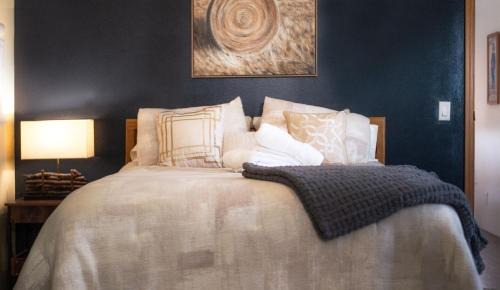 East Thermopolis House | Loved By Guests ! Highly Rated, Location Perfect, Pools One Minute, Amenity-Rich, Cozy Comfort, and Pup Friendly, Discover An Exceptional Wyoming Stay, Thermopolis River Walk Home at Hot Springs State Park, 'Where Families and Fisherman Stay'