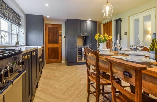 Minster Lovell Cottage | Lovell Cottage - sleeps 6 guests in 3 bedrooms