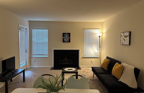 Germantown Apartment | Lovely 1/1 Getaway