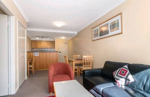 Perth Central Business District Apartment | Lovely 1 bed city pad with pool, free parking, gym