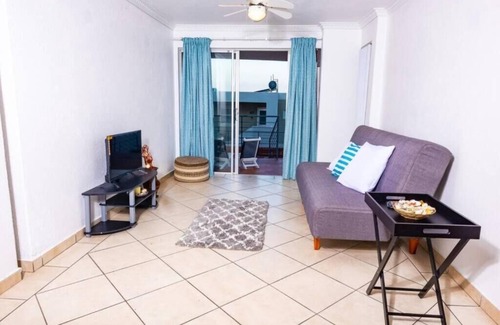 Kingsborough Apartment | Lovely 1-Bedroom apartment with pool and sea view
