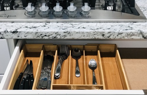 Industry Apartment | LOVELY 1- BEDROOM APARTMENT WITH FREE PARKING.