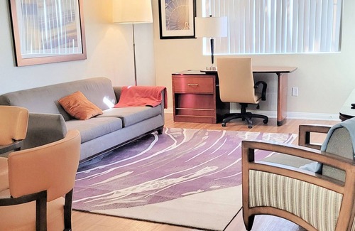 Fullerton Apartment | Lovely 1 Bedroom Apartment at Fullerton