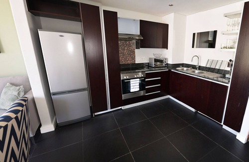 Cape Town City Centre Apartment | Lovely 1- Bedroom Apartment In De Waterkant. WiFi included