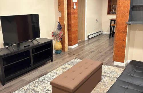 Stamford Apartment | Lovely 1-bedroom Basement apartment in Stamford