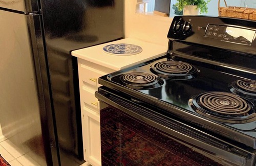 South Baton Rouge Condo | Lovely 1 bedroom condo with patio minutes from LSU