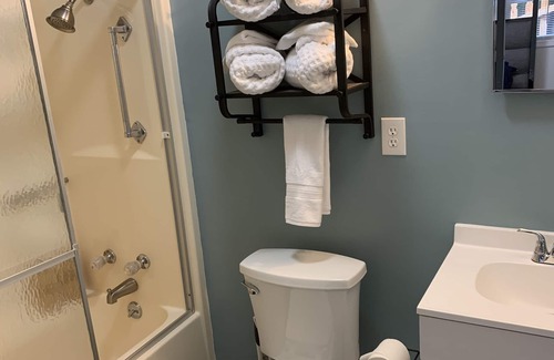 Bean Station Apartment | Lovely 1 Bedroom Lake Apartment