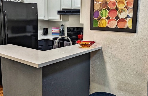 Medical Center District Condo | Lovely 1-Bedroom Med Center Condo w/Pool Access