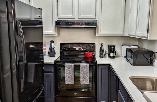 Medical Center District Condo | Lovely 1-Bedroom Med Center Condo w/Pool Access