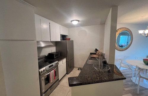 South Redondo Condo | Lovely 1-bedroom condo in Redondo Beach with fitness room, WiFi