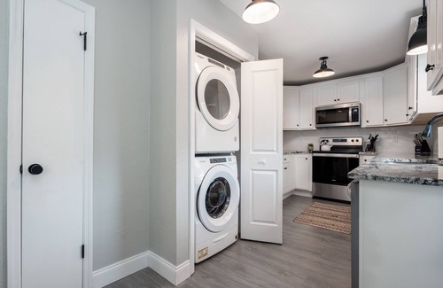 Historic Uptown Apartment | Lovely 1 bedroom rental unit 5 minutes to downtown