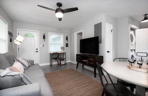 Historic Uptown Apartment | Lovely 1 bedroom rental unit 5 minutes to downtown