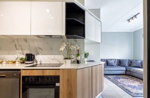 Greater Johannesburg Metropolitan Area Apartment | Lovely 1 Modern bedroom in Waterfall City