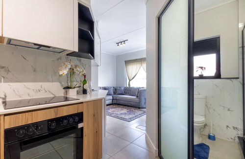 Greater Johannesburg Metropolitan Area Apartment | Lovely 1 Modern bedroom in Waterfall City