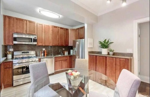 Theater District Apartment | Lovely! 1bdrm w/Secret Garden & Parking Garage
