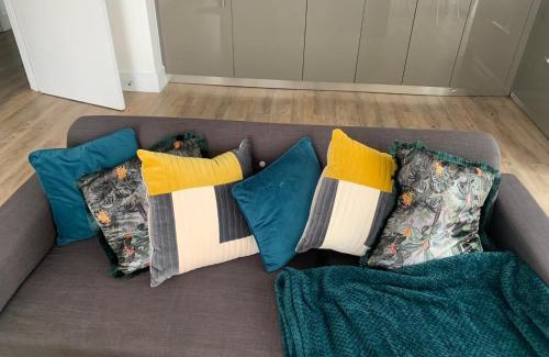 Woolwich Apartment | Lovely 1Bed flat 10mins to Canary Wharf & parking