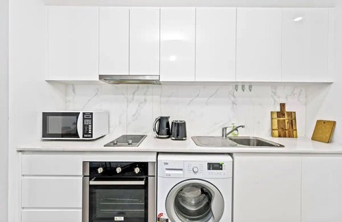 Burwood Apartment | Lovely 1Bed Studio at Burwood | MHS