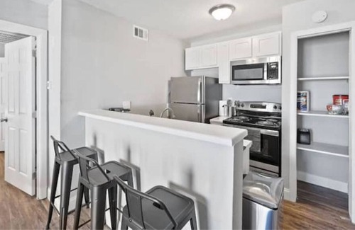 Vickery Meadow Apartment | Lovely 1BR Apt Fully Equipped Kitchen