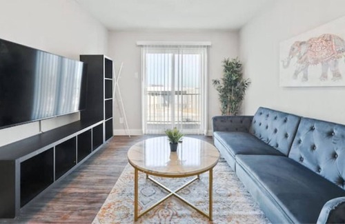 Vickery Meadow Apartment | Lovely 1BR Apt Fully Equipped Kitchen