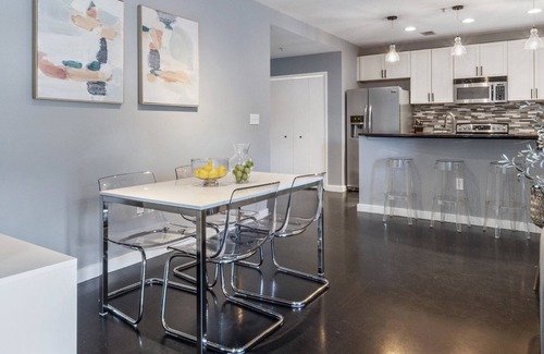 South Eola Condo | Lovely 2/2 Apartment in Downtown Orlando with parking