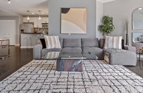 South Eola Condo | Lovely 2/2 Apartment in Downtown Orlando with parking