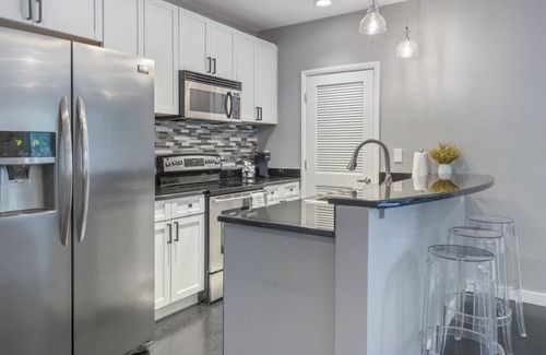 South Eola Condo | Lovely 2/2 Apartment in Downtown Orlando with parking