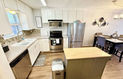 St. Nicholas Condo | Lovely 2/2 condo, peaceful Creek view!