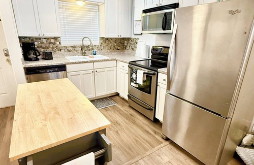 St. Nicholas Condo | Lovely 2/2 condo, peaceful Creek view!